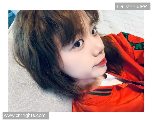 抖音最火足球女星热议：她如何用实力征服球迷与赛场