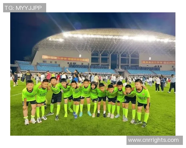 从瘦小孩到绿茵巨星见证足球少年逆袭成长之路